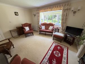 Lounge- click for photo gallery